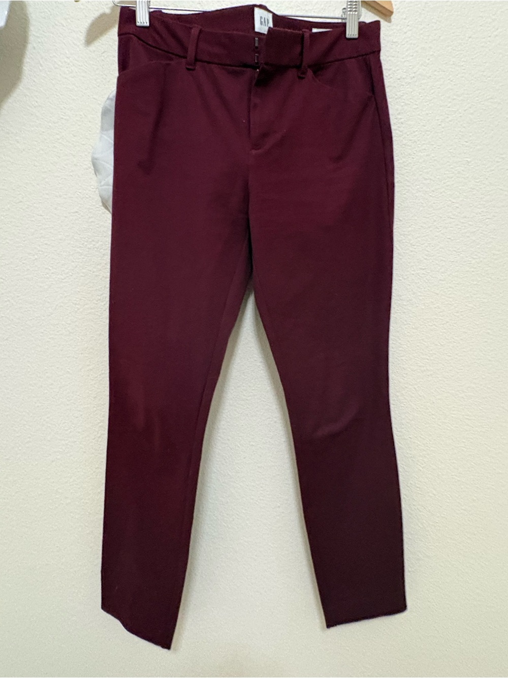 GAP Signature Women’s Burgundy Slim Chinos